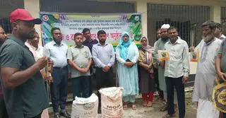 শেরপুরে বিনামূল্যে বীজ-সার পেলেন ৪০০ কৃষক